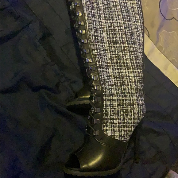 Black heels - Picture 4 of 4